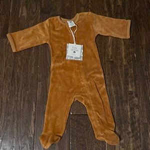 Kate Quinn Velour 0-3 footie NWT